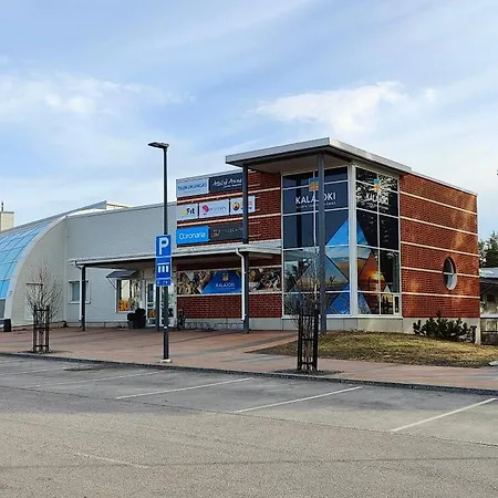 Starvillas A 301 - 6 Hengen Viehaettaevae Keskeisellae Paikalla Semesterbostad Kalajoki